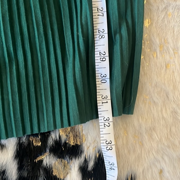 Green pleated skirt - Picture 3 of 7